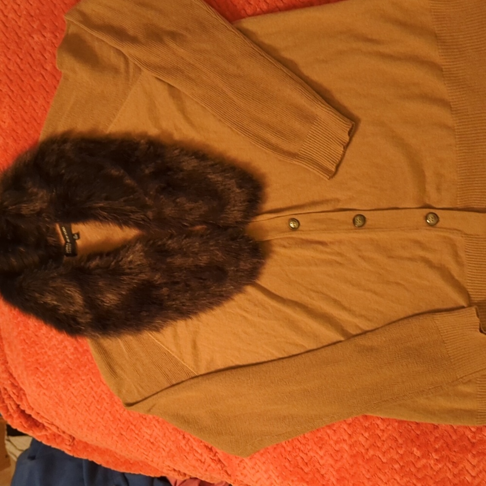 Jones New York sweater with faux fur  NWOT